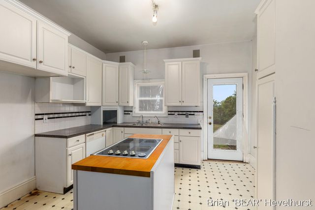 827 Fairview Avenue, Grand Rapids, MI 49503