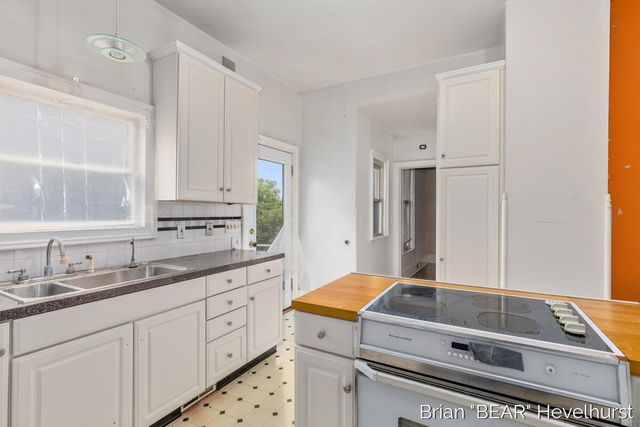 827 Fairview Avenue, Grand Rapids, MI 49503