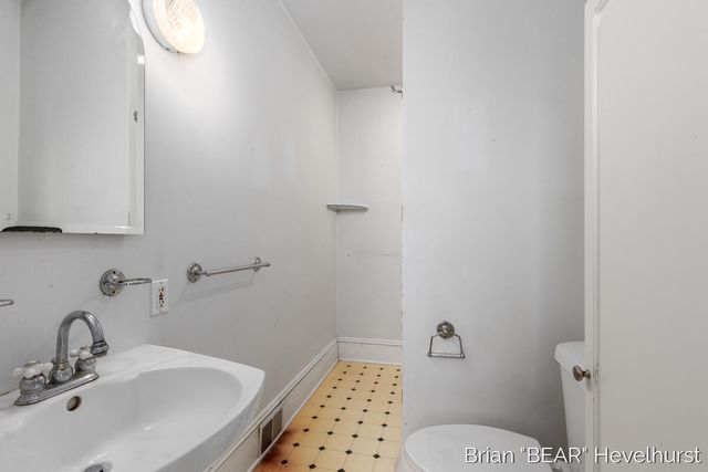 827 Fairview Avenue, Grand Rapids, MI 49503
