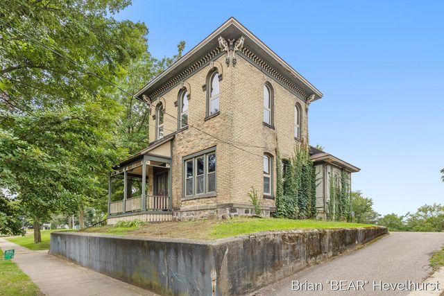 827 Fairview Avenue, Grand Rapids, MI 49503
