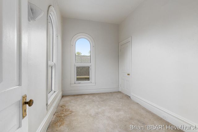 827 Fairview Avenue, Grand Rapids, MI 49503