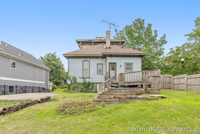 827 Fairview Avenue, Grand Rapids, MI 49503