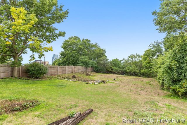 827 Fairview Avenue, Grand Rapids, MI 49503