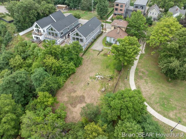 827 Fairview Avenue, Grand Rapids, MI 49503