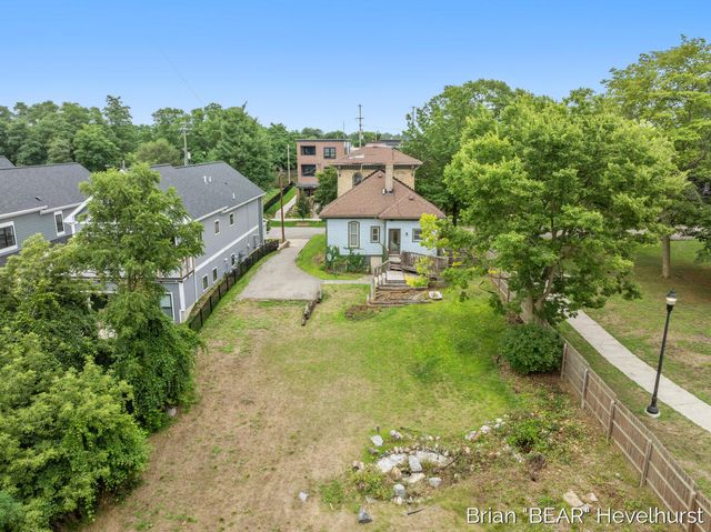 827 Fairview Avenue, Grand Rapids, MI 49503