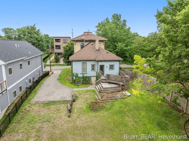827 Fairview Avenue, Grand Rapids, MI 49503