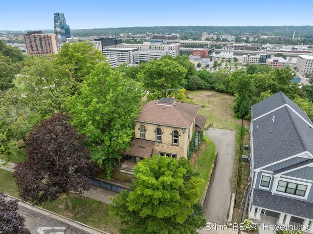 827 Fairview Avenue, Grand Rapids, MI 49503