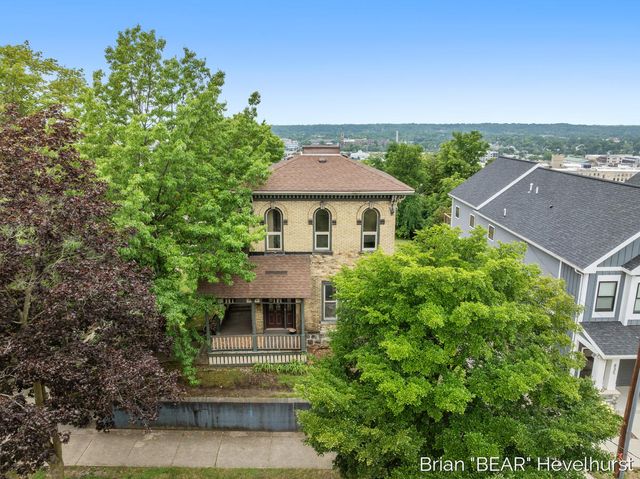 827 Fairview Avenue, Grand Rapids, MI 49503