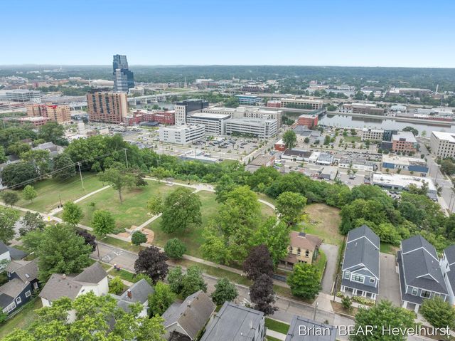 827 Fairview Avenue, Grand Rapids, MI 49503