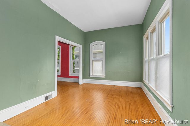 827 Fairview Avenue, Grand Rapids, MI 49503