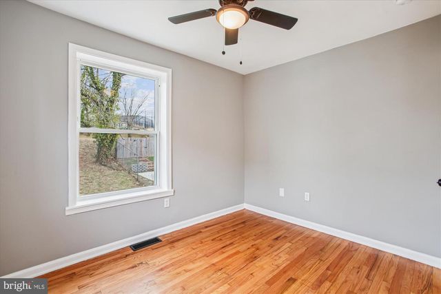 529 FOXHALL PL SE, Washington, DC 20032