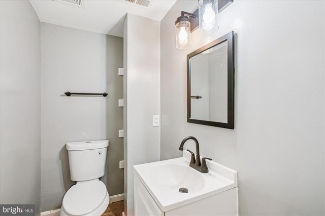 529 FOXHALL PL SE, Washington, DC 20032