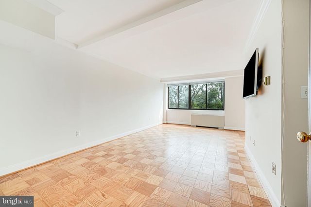 4390 LORCOM LN #810, Arlington, VA 22207