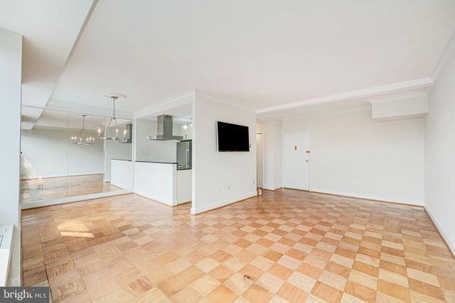 4390 LORCOM LN #810, Arlington, VA 22207