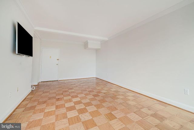 4390 LORCOM LN #810, Arlington, VA 22207