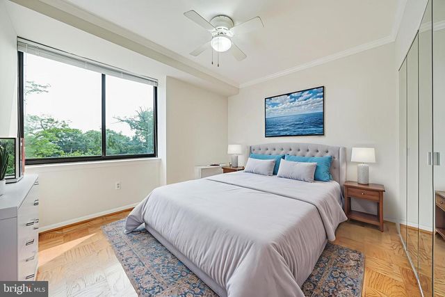 4390 LORCOM LN #810, Arlington, VA 22207