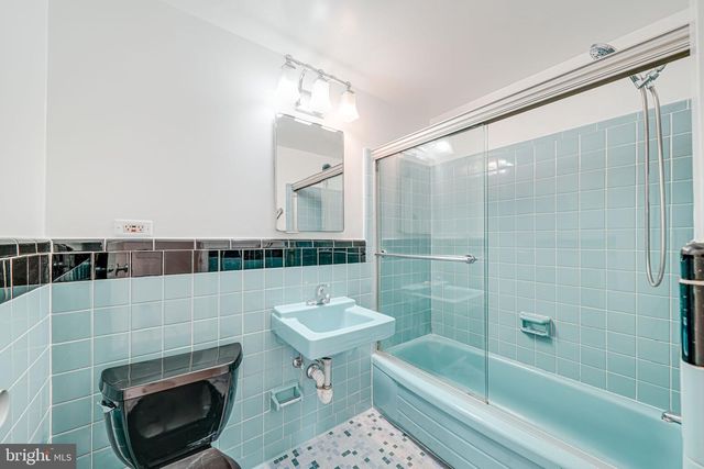 4390 LORCOM LN #810, Arlington, VA 22207