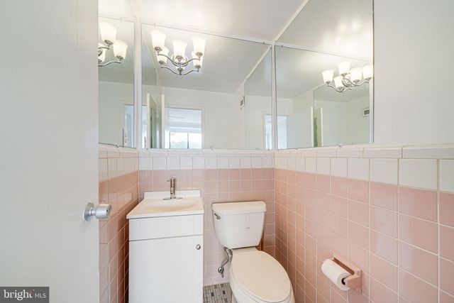 4390 LORCOM LN #810, Arlington, VA 22207