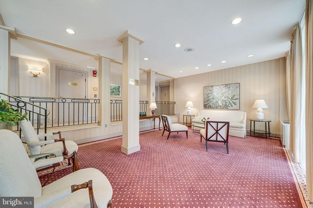 4390 LORCOM LN #810, Arlington, VA 22207