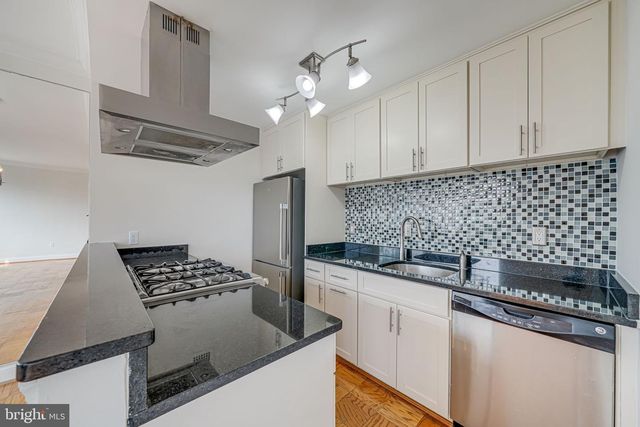 4390 LORCOM LN #810, Arlington, VA 22207