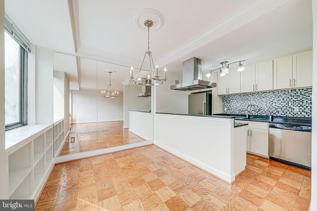 4390 LORCOM LN #810, Arlington, VA 22207