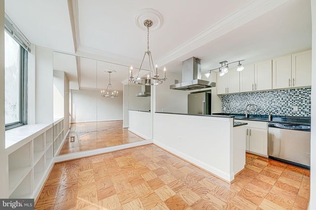 4390 LORCOM LN #810, Arlington, VA 22207