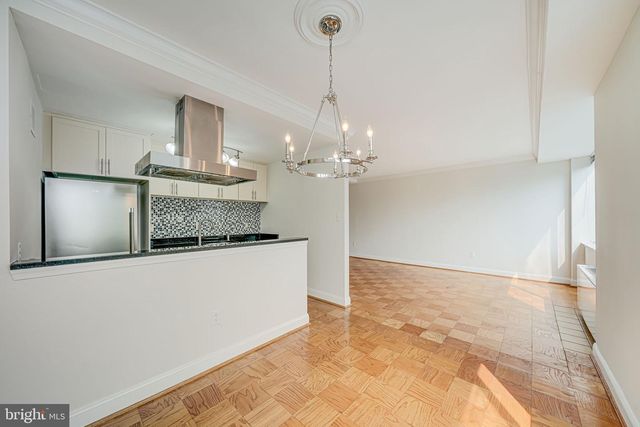 4390 LORCOM LN #810, Arlington, VA 22207