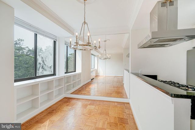 4390 LORCOM LN #810, Arlington, VA 22207