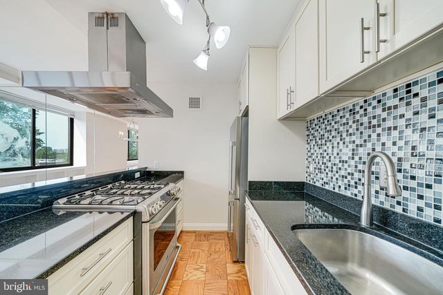 4390 LORCOM LN #810, Arlington, VA 22207