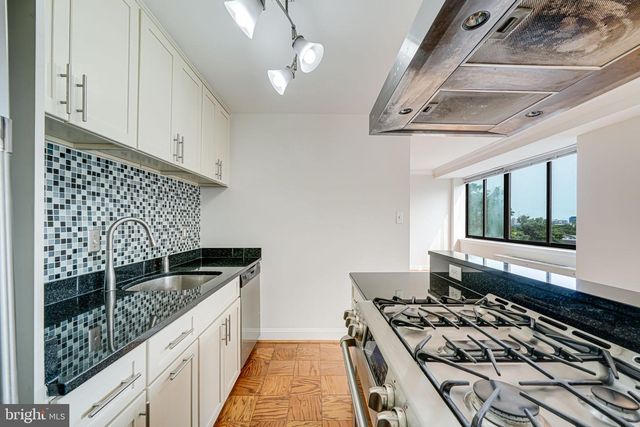 4390 LORCOM LN #810, Arlington, VA 22207