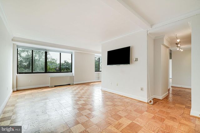 4390 LORCOM LN #810, Arlington, VA 22207