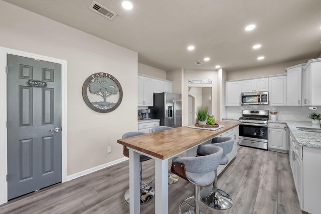 711 Stonewall Jackson Court, Conroe, TX 77302