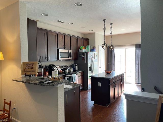 282 Paradise DR, Portsmouth, VA 23701