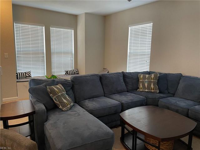 282 Paradise DR, Portsmouth, VA 23701