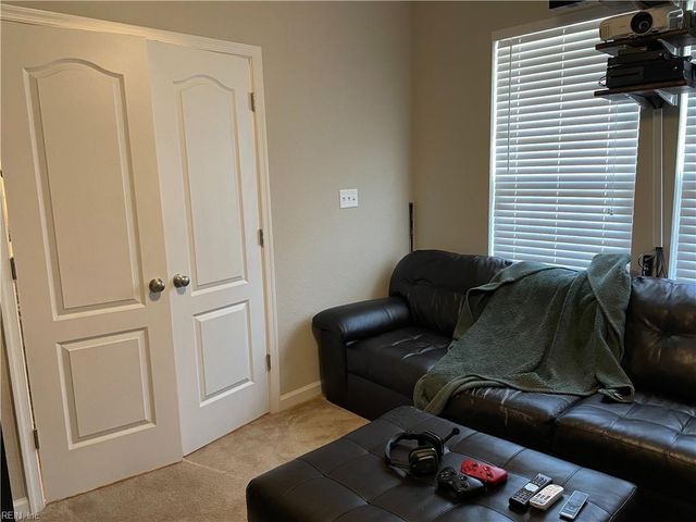 282 Paradise DR, Portsmouth, VA 23701