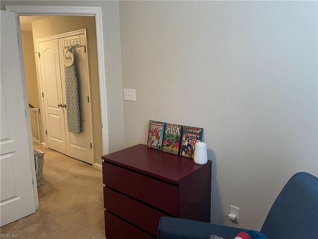 282 Paradise DR, Portsmouth, VA 23701