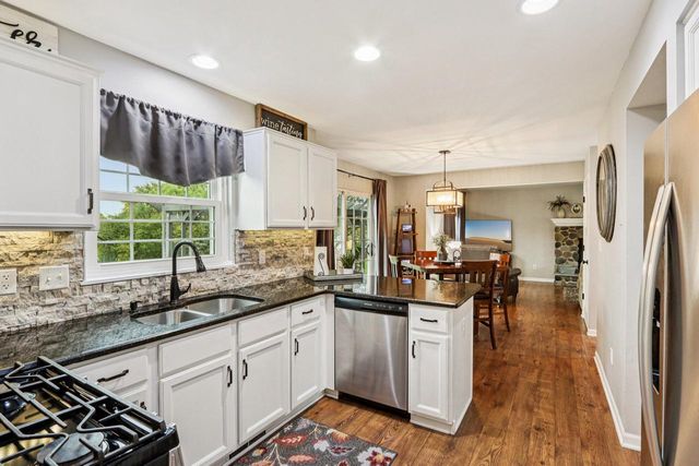 28645 Sunflower LANE, Waterford, WI 53185