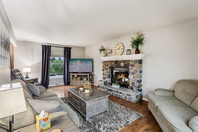 28645 Sunflower LANE, Waterford, WI 53185