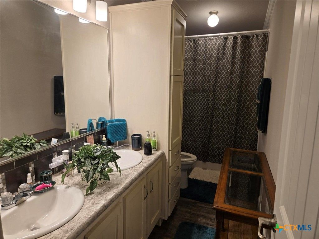 Image 17 of property listing at 327 Reyna Lane, Seguin, TX 78155