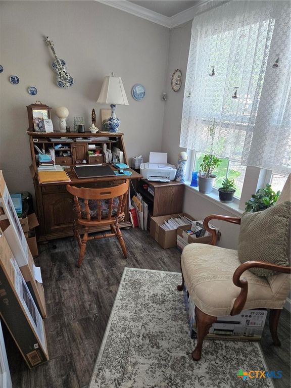 Image 20 of property listing at 327 Reyna Lane, Seguin, TX 78155