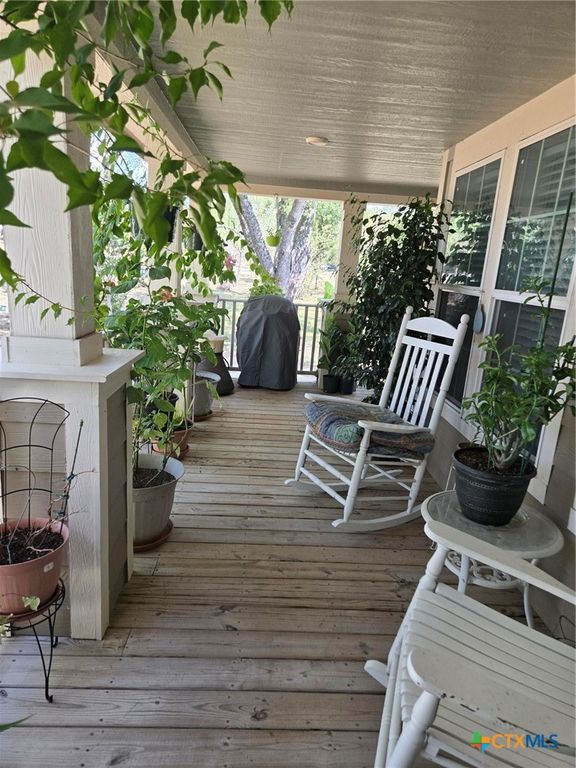 Image 21 of property listing at 327 Reyna Lane, Seguin, TX 78155