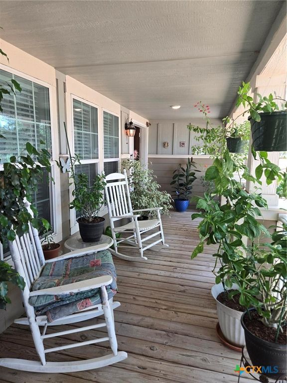 Image 22 of property listing at 327 Reyna Lane, Seguin, TX 78155