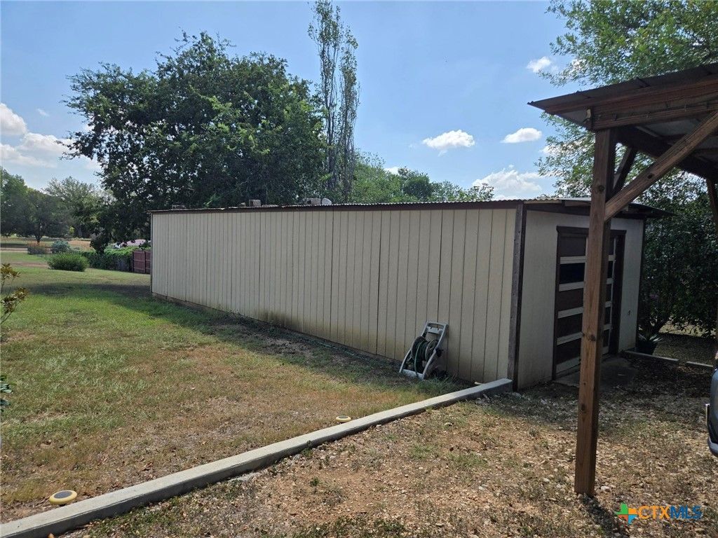 Image 26 of property listing at 327 Reyna Lane, Seguin, TX 78155