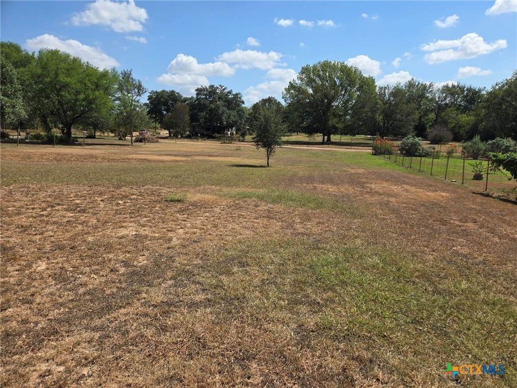 Image 28 of property listing at 327 Reyna Lane, Seguin, TX 78155
