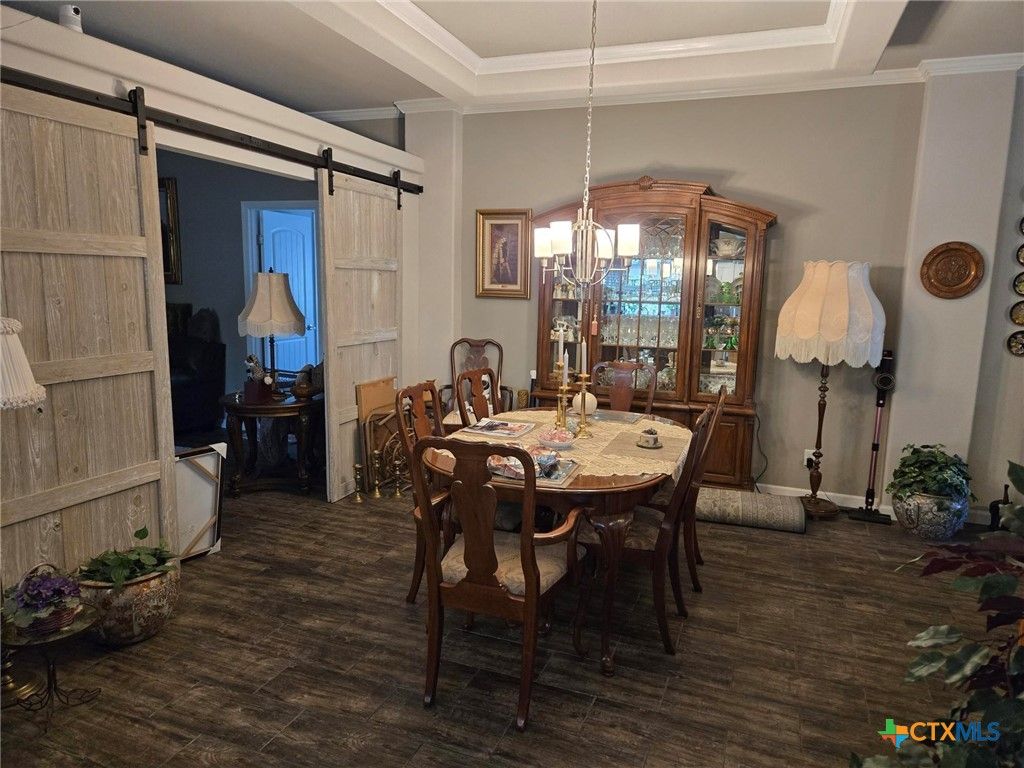 Image 8 of property listing at 327 Reyna Lane, Seguin, TX 78155