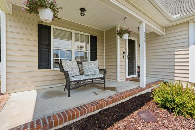211 Oak Landing Dr., Conway, SC 29527