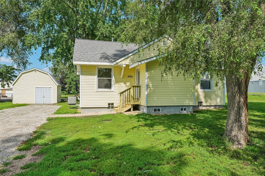 6418 SE 55th Street, Carlisle, IA 50047