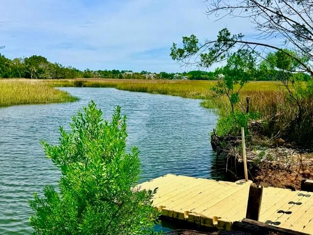 820 Forrest Drive, Charleston, SC 29492