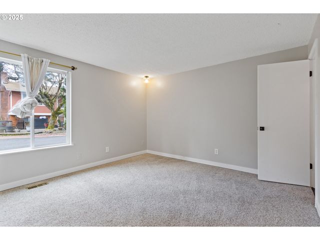 23 Se 205TH Pl, Gresham, OR 97030