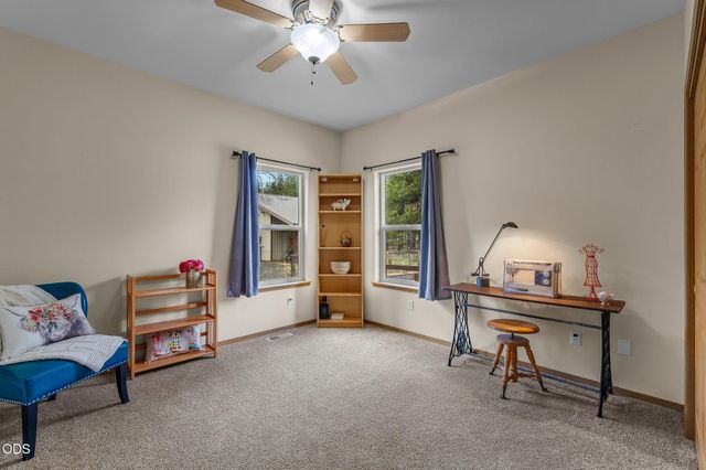 50940 S Huntington Road, La Pine, OR 97739